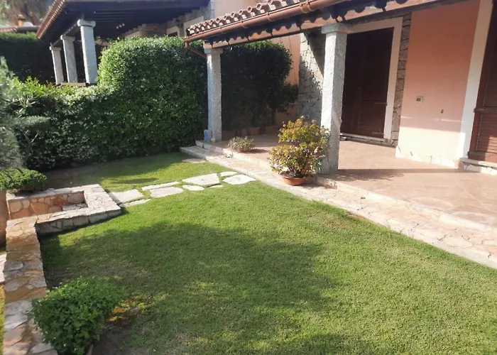 Casa Pepe, Confortevole Con Giardino A 2 Min Dal Mare Nyaraló *