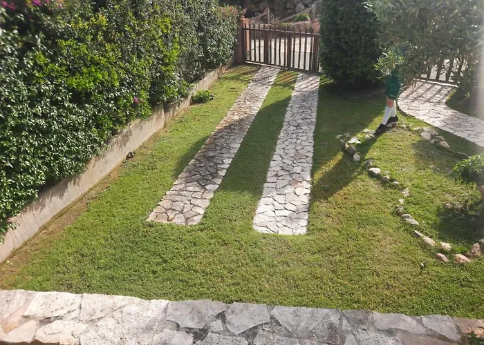 Nyaraló Casa Pepe, Confortevole Con Giardino A 2 Min Dal Mare Villasimius