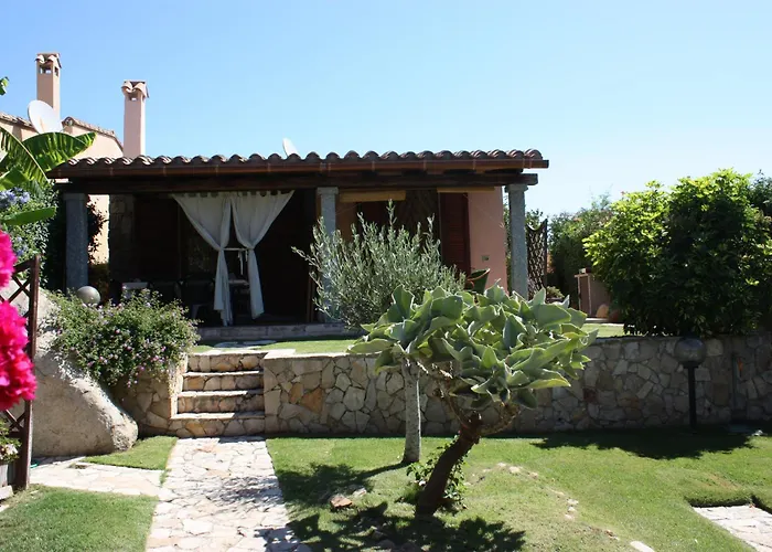 Nyaraló Casa Pepe, Confortevole Con Giardino A 2 Min Dal Mare