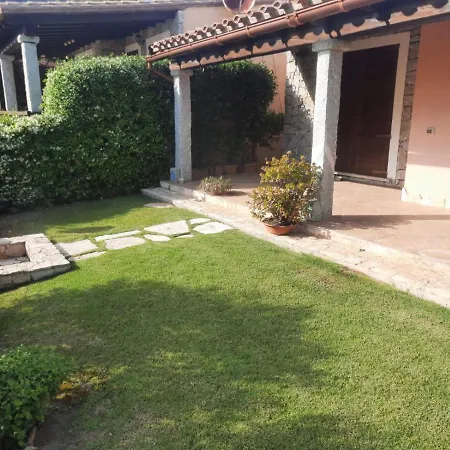 Casa Pepe, Confortevole Con Giardino A 2 Min Dal Mare Hébergement de vacances *